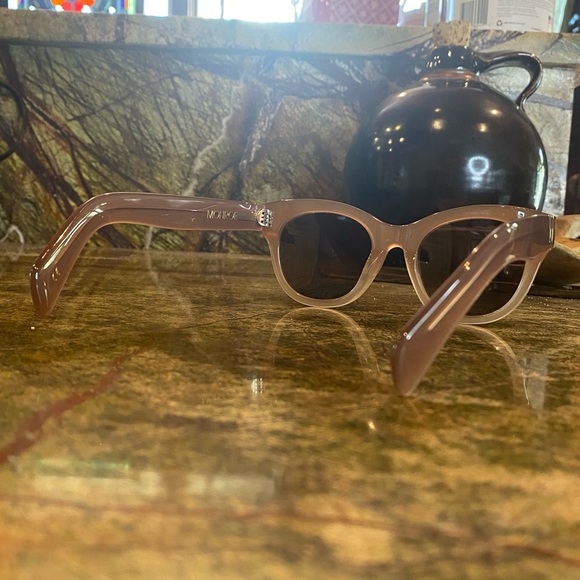 NWT Wildfox Guady Classic Sunnies🤍 - Picture 4 of 5
